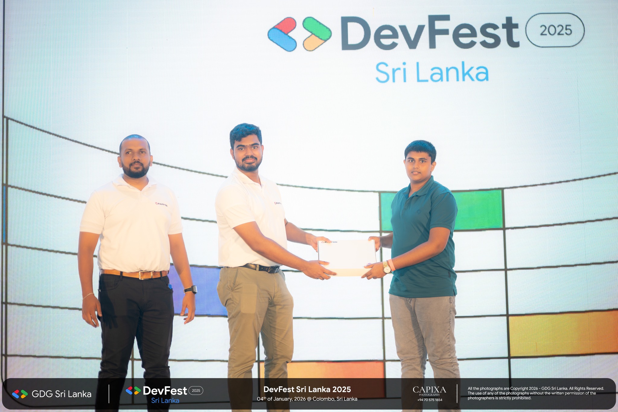 Idusha Manaka winning Elite Prize at GDG Sri Lanka DevFest 2025